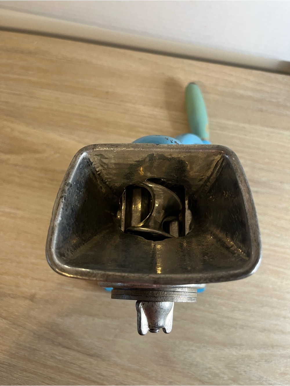 Blue Manual Meat Grinder - Vintage-Style Hand Crank - Picture 5 of 12